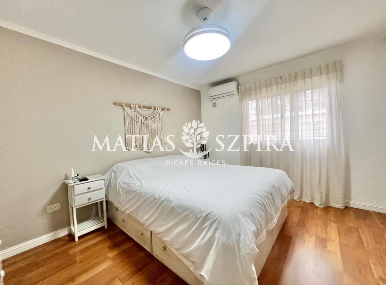 Foto de PH minimalista con cochera y parrilla en Ituzaingó, imagen 4