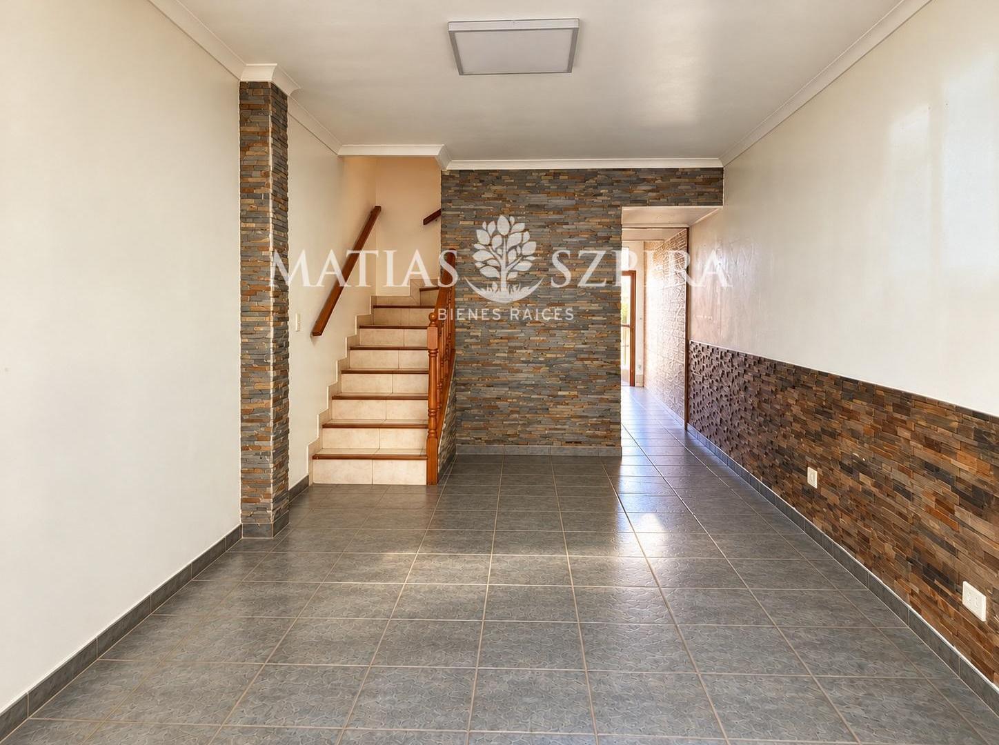 Foto de casa tip duplex en venta con cochera en Haedo, imagen 1