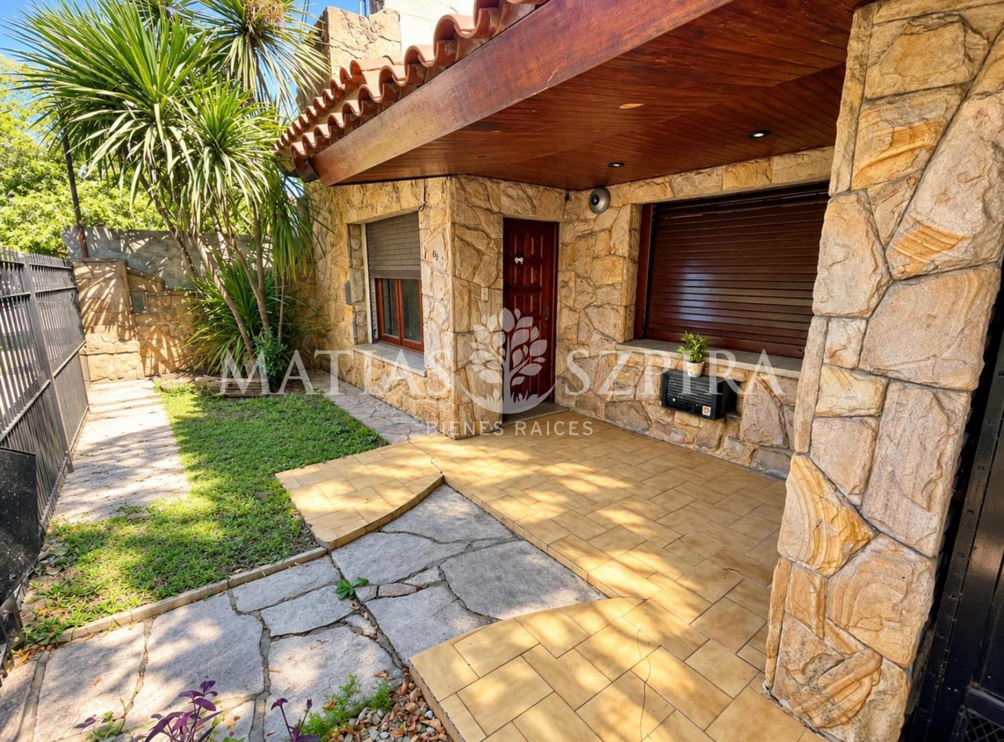 Foto de VENTA | CASA EN CASTELAR NORTE JARDÍN, PARRILLA, APTA CRÉDITO, imagen 2