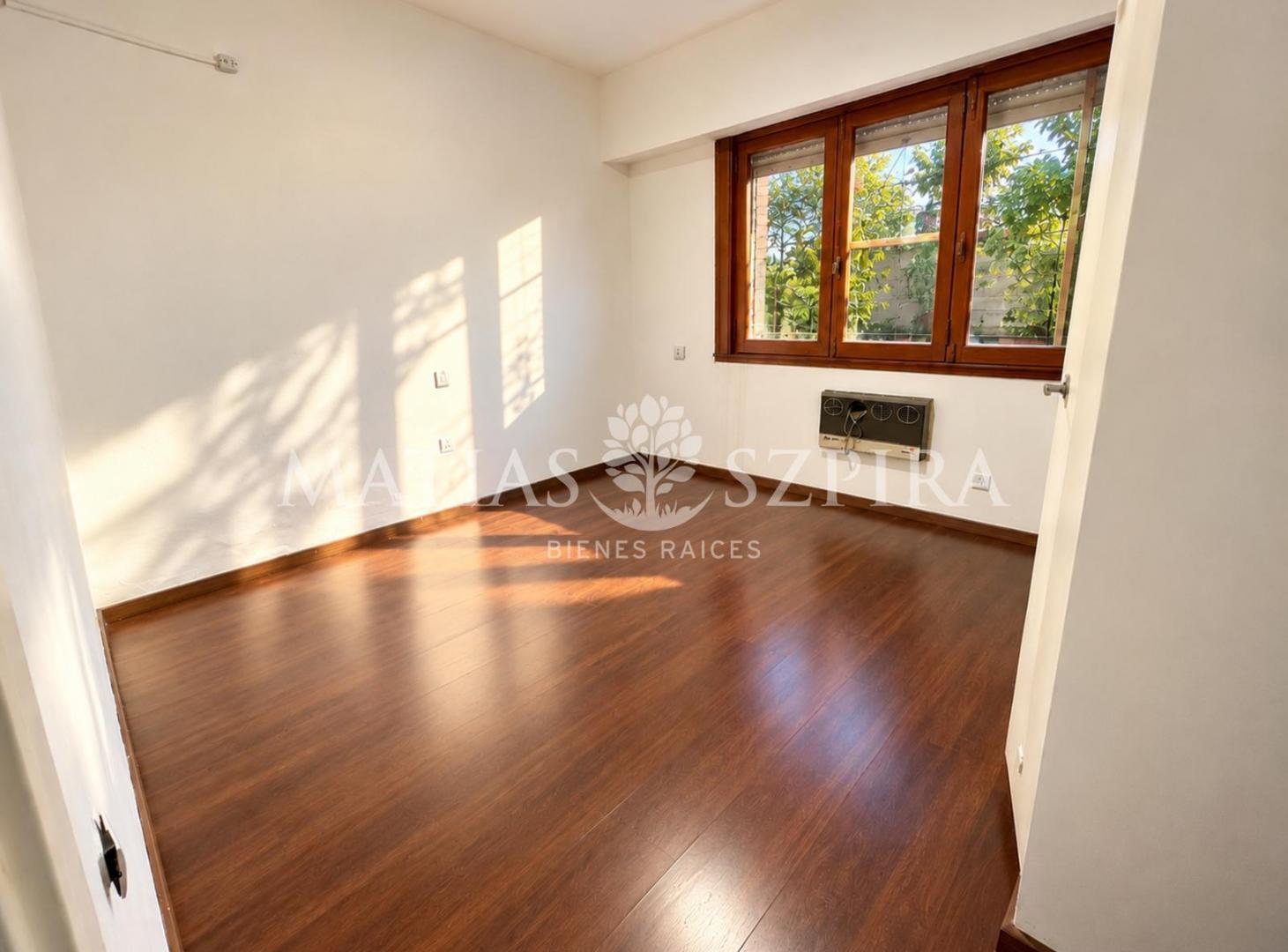 Foto de VENTA | CASA EN CASTELAR NORTE JARDÍN, PARRILLA, APTA CRÉDITO, imagen 3