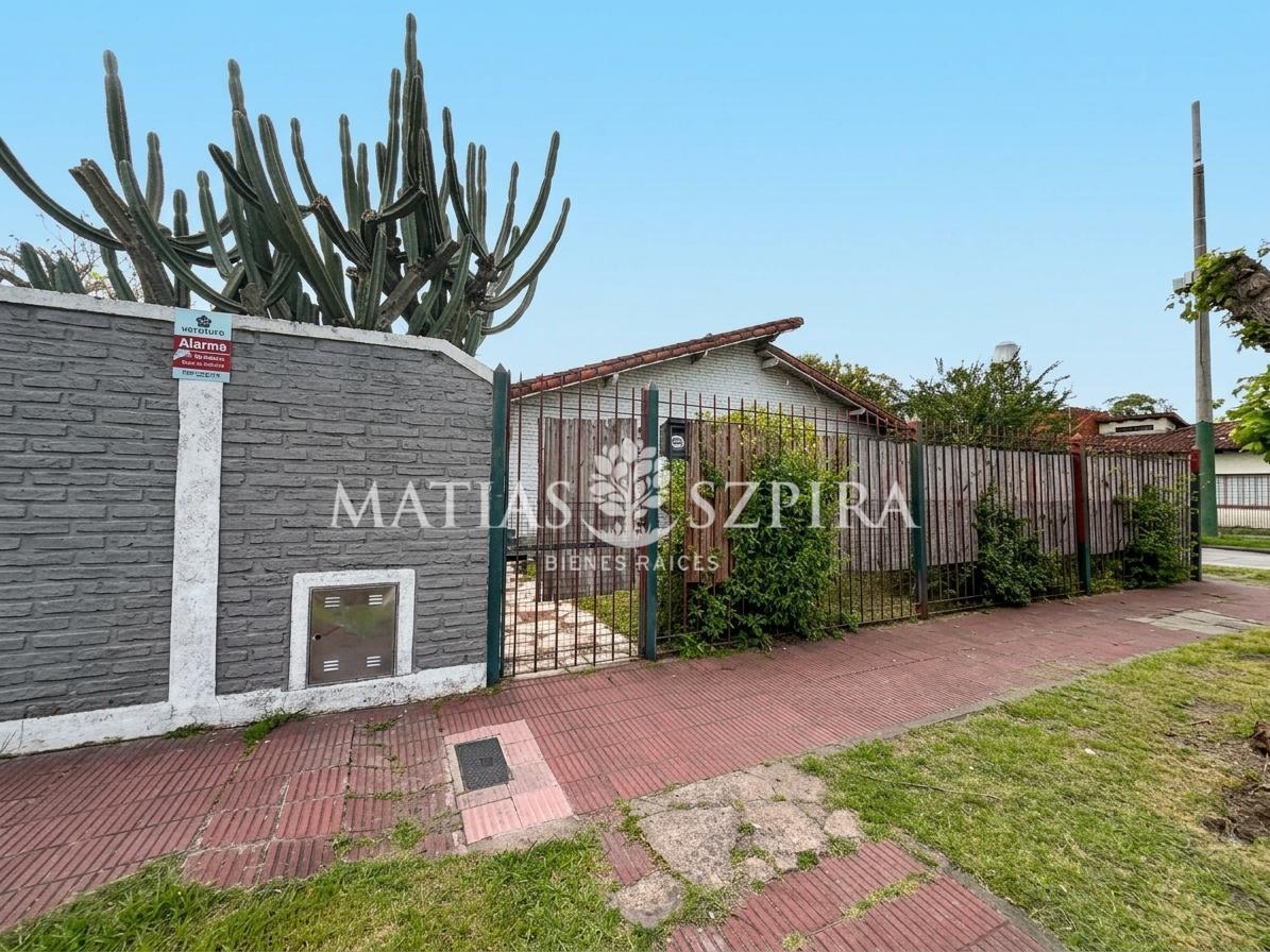 Foto de Casa en Ituzaingó con parque refaccionada, imagen 1