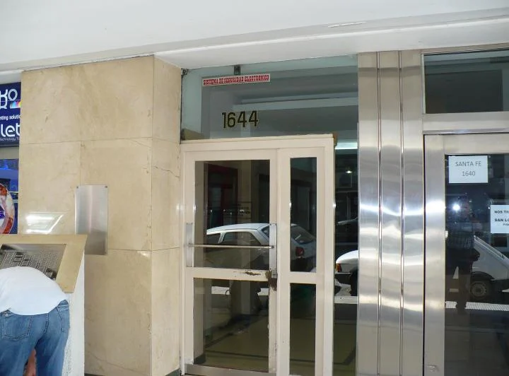 Santa Fe 1600. Oportunidad a reciclar. Entre Pte. Roca y España