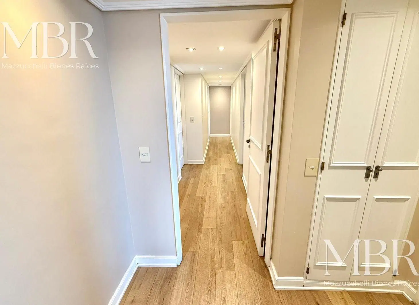 Venta, piso alto en torre, Libertador y Suipacha 5