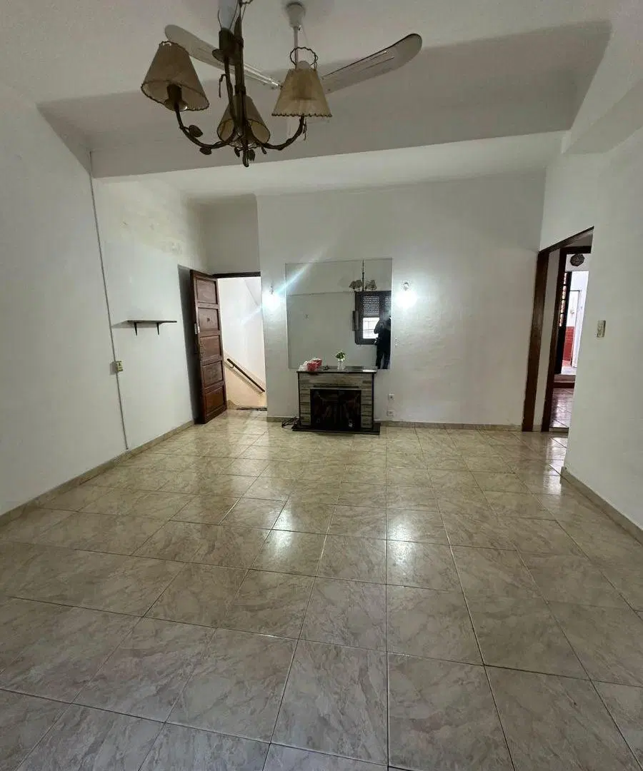 Piso 5 ambientes con terraza y patio ubicado en Almagro!!! 2
