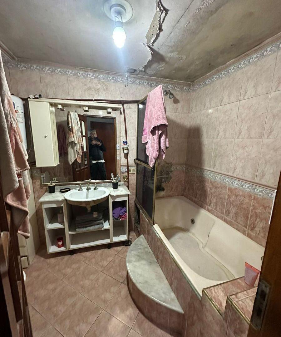 Casa 6 ambientes en venta ubicado en Hurlingham. SUPER OPORTUNIDAD!