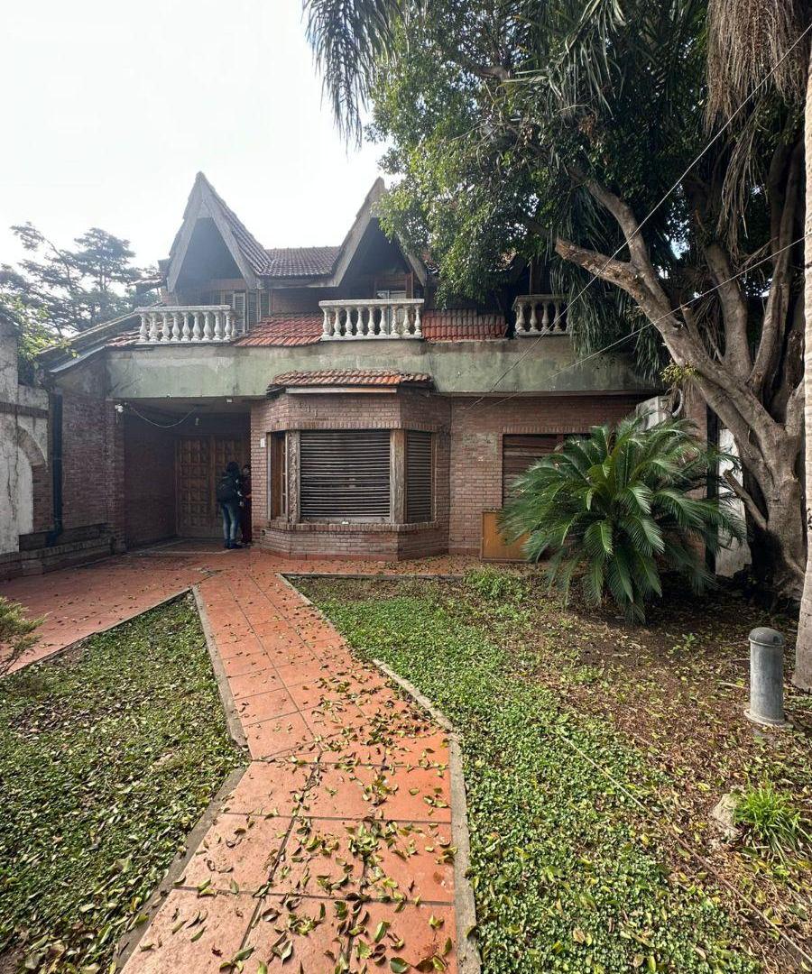 Casa 6 ambientes en venta ubicado en Hurlingham. SUPER OPORTUNIDAD!