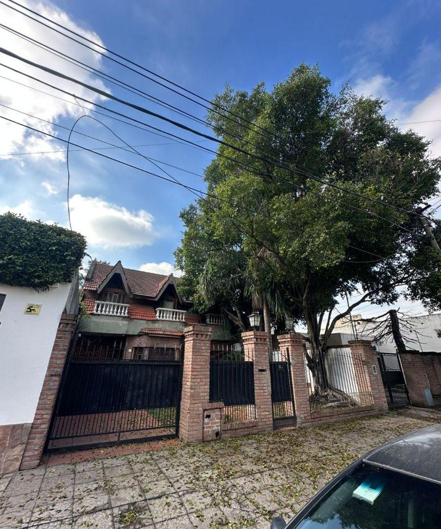 Casa 6 ambientes en venta ubicado en Hurlingham. SUPER OPORTUNIDAD!