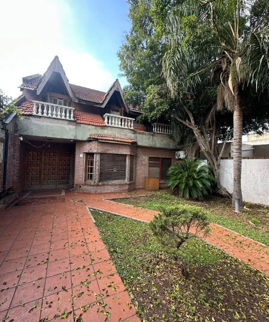 Casa 6 ambientes en venta ubicado en Hurlingham. SUPER OPORTUNIDAD! 2