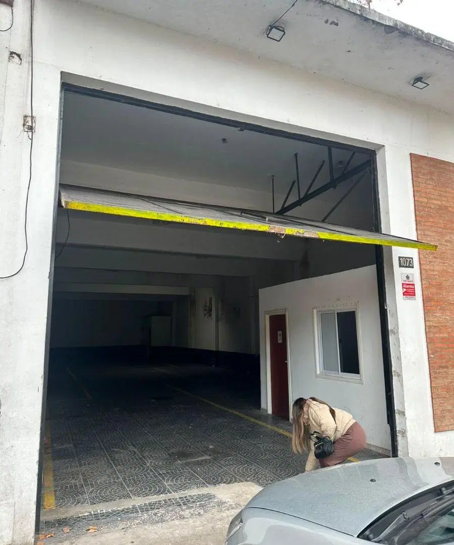 Galpón Industrial en Alquiler – Floresta – Portón Eléctrico y Oficina 1