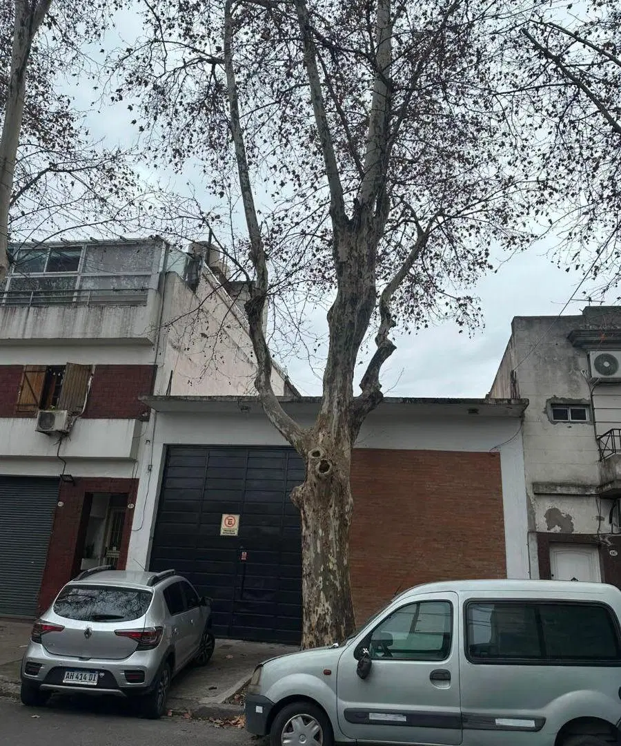 Galpón Industrial en Alquiler – Floresta – Portón Eléctrico y Oficina 5