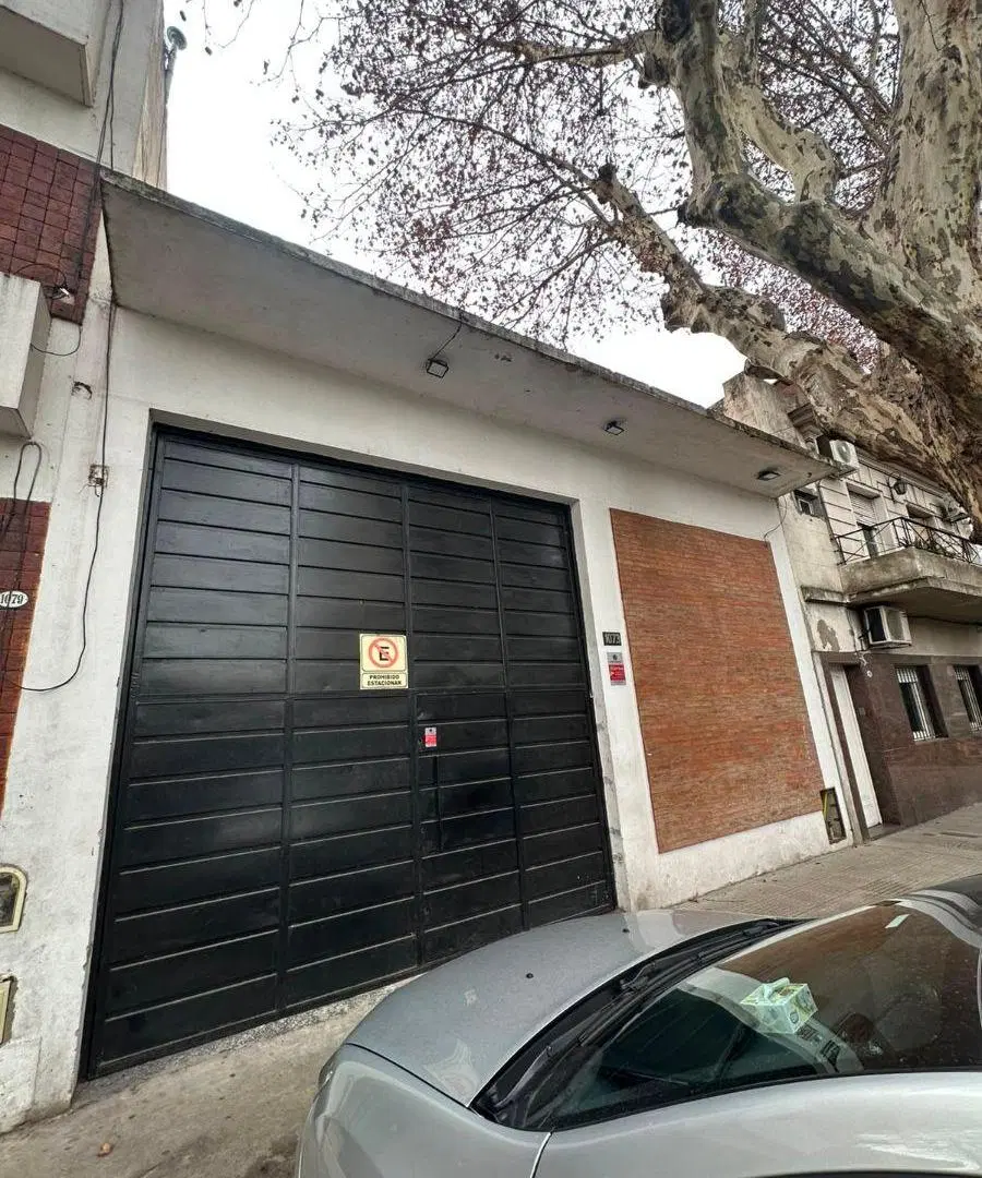 Galpón Industrial en Alquiler – Floresta – Portón Eléctrico y Oficina 2