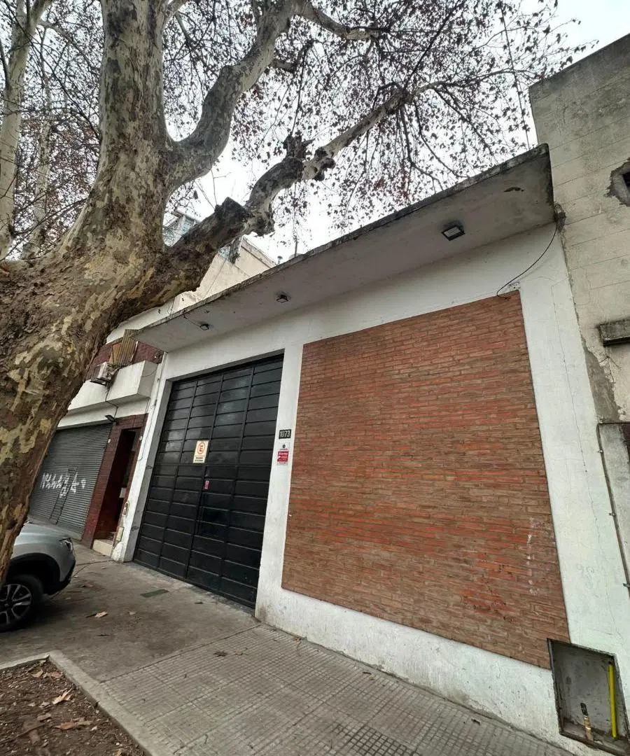 Galpón Industrial en Alquiler – Floresta – Portón Eléctrico y Oficina 3