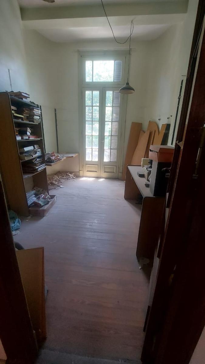 Oficina / en Mendoza y Triunvirato de 8 Ambientes 2