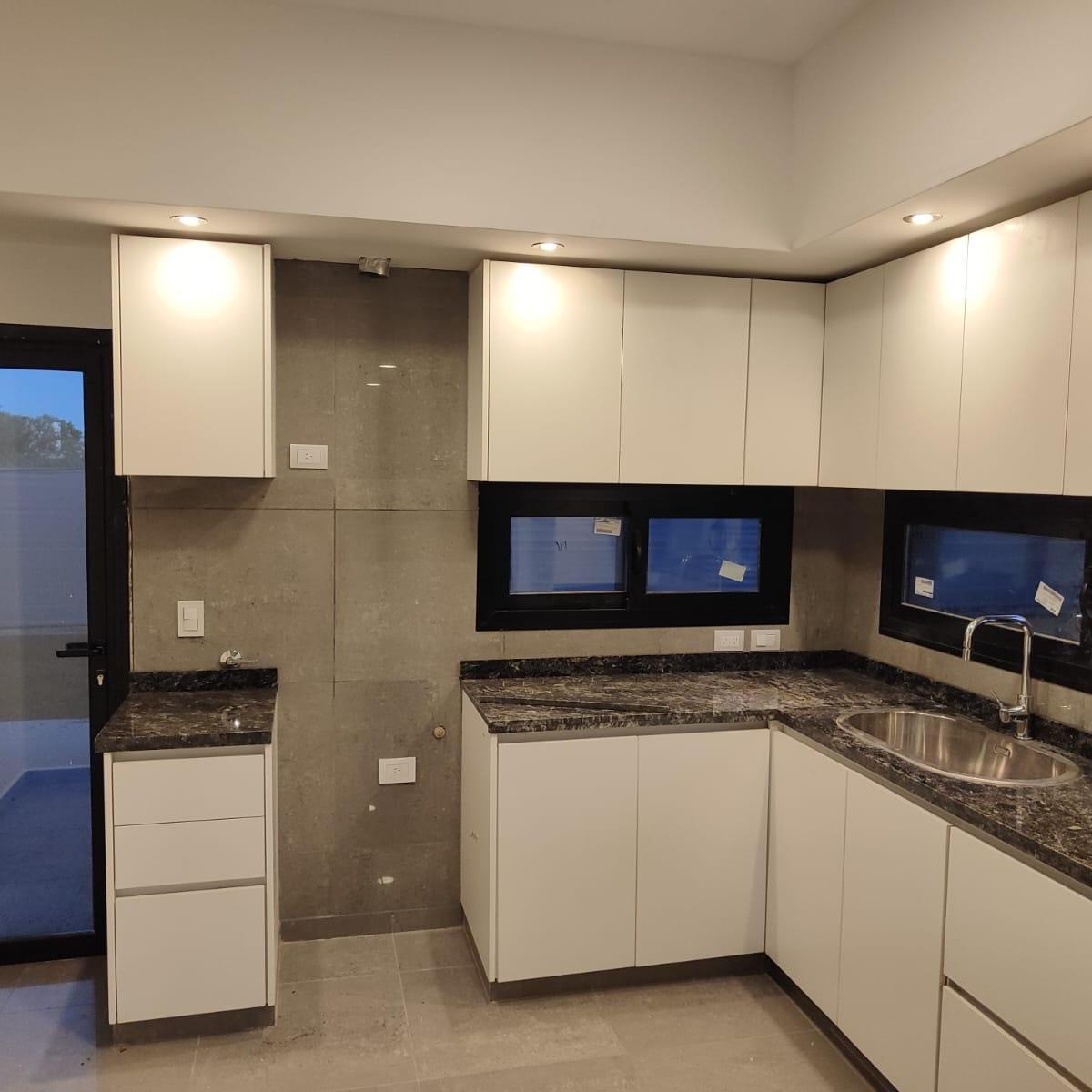 Duplex en Housing Los Carolinos! Listo Para Escriturar! 3