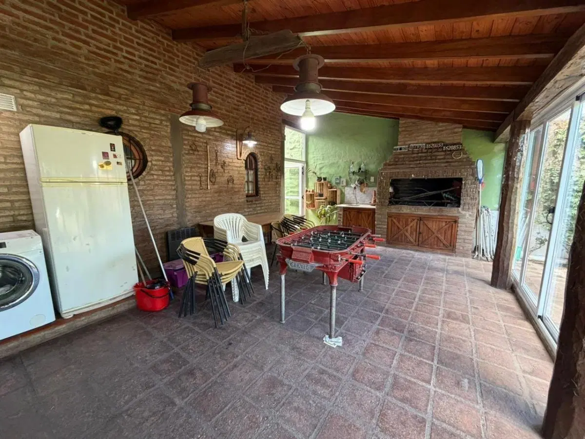 Espectacular casa Villa Belgrano. 4D 3B quincho y pileta. Recibo menor 3