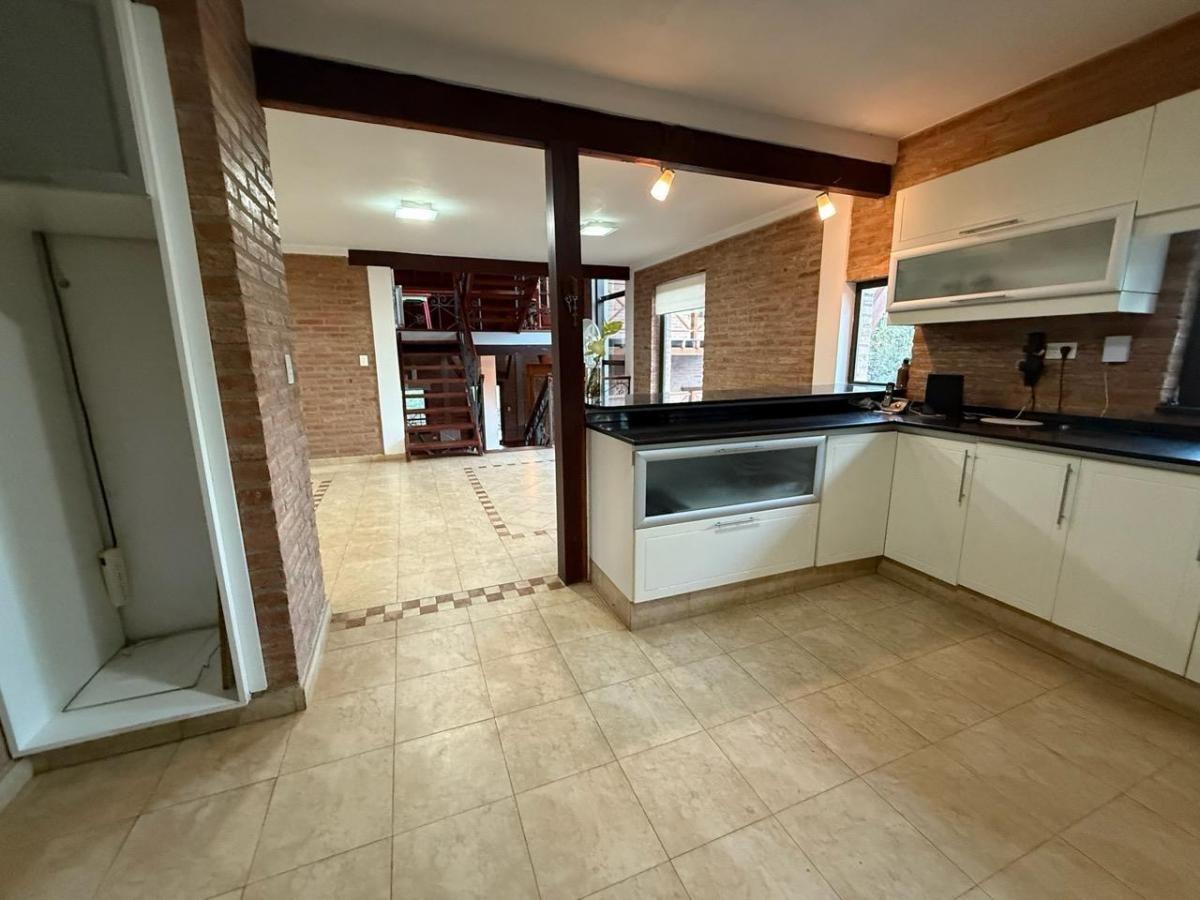 Foto de 4 HOJAS COUNTRY, CASA CON HERMOSO DISEÑO EN OPORTUNIDAD, imagen 2