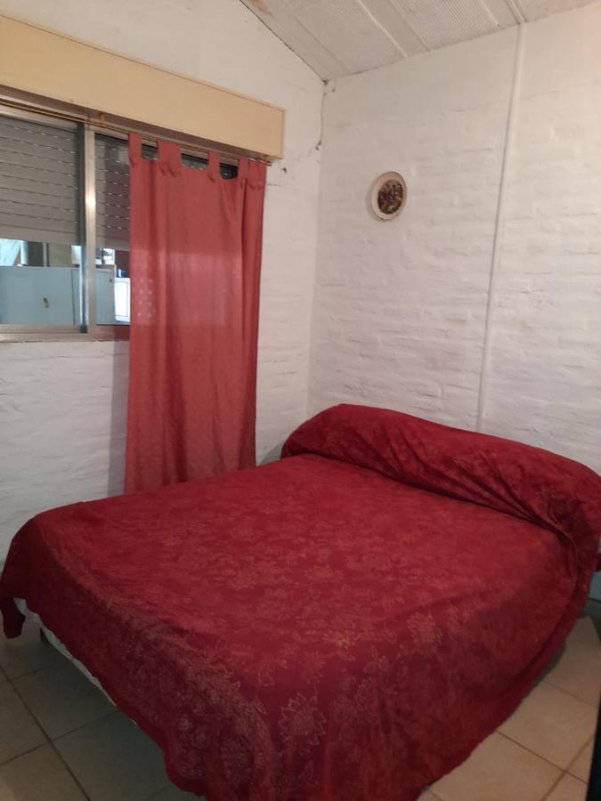 Se Vende Casa con Quincho en Ricardone 4