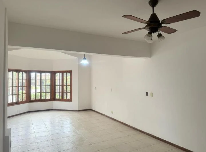 Casa en alquiler en San Lorenzo 3