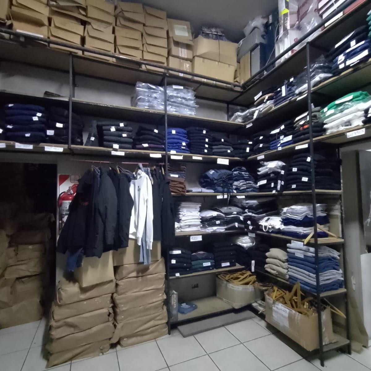 EXCELENTE LOCAL EN FOCO COMERCIAL - 130 m2