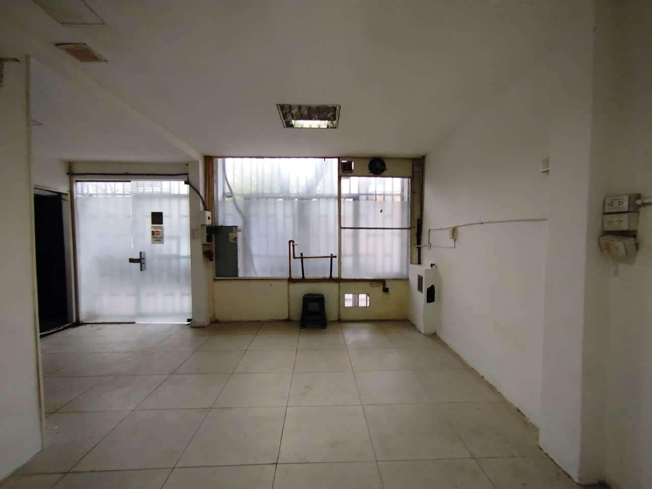 LOCAL 3 PLANTAS -70 m2 - BAJAS EXPENSAS