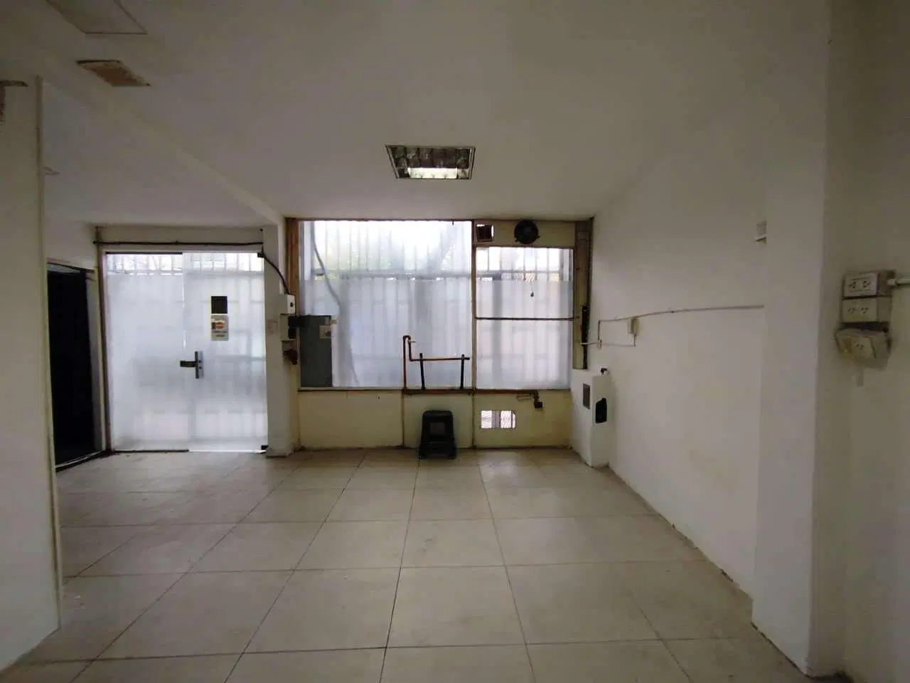 LOCAL 3 PLANTAS -70 m2 - BAJAS EXPENSAS 5