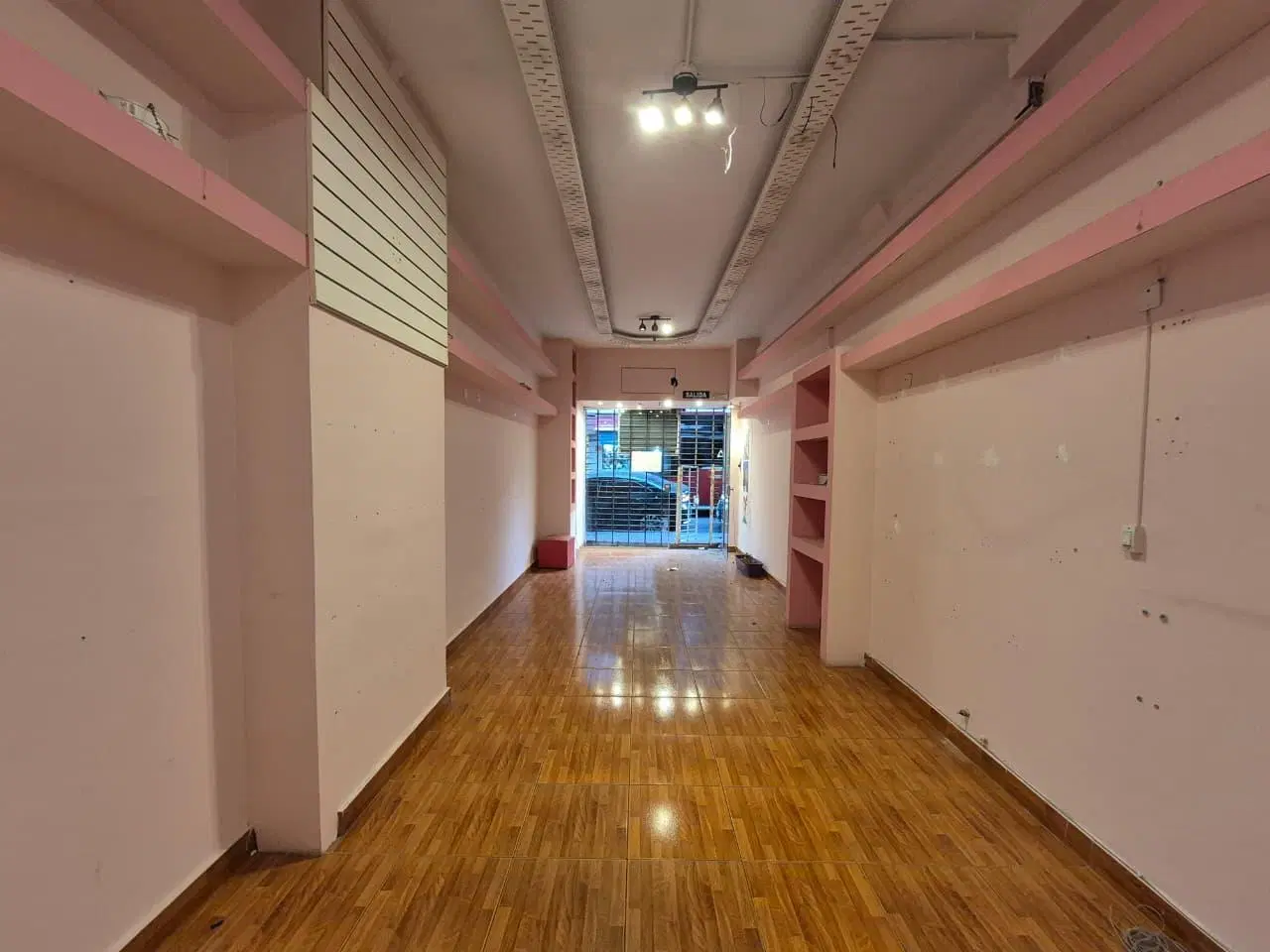 LOCAL COMERCIAL -MUY BUENA UBICACION - 32 M2 1