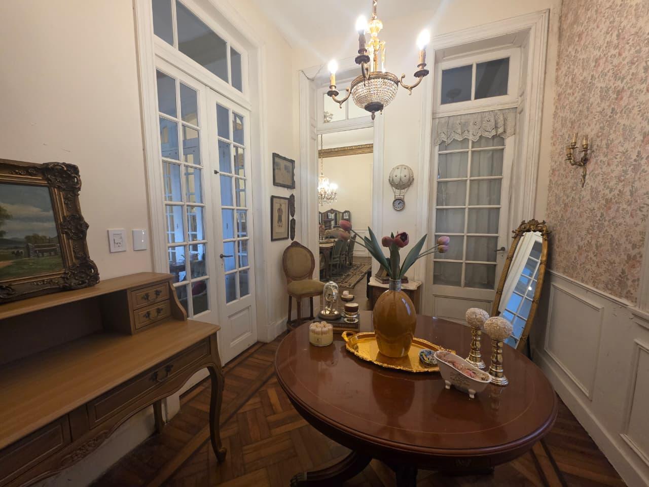 Foto de HERMOSA CASA DE ESTILO C/ JARDINES EN 2 PLTAS - 500 m2, imagen 3