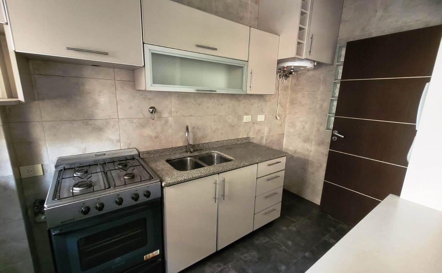 Foto de HERMOSO 2 AMB C/ BALCON - BAÑO Y TOIL - 55 m2, imagen 2