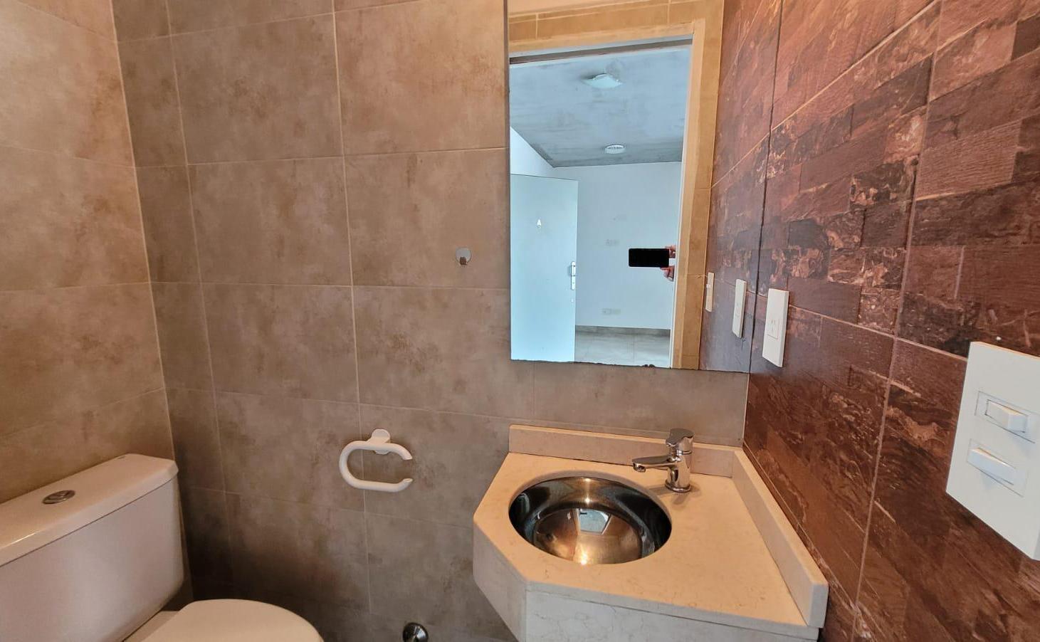 Foto de HERMOSO 2 AMB C/ BALCON - BAÑO Y TOIL - 55 m2, imagen 5