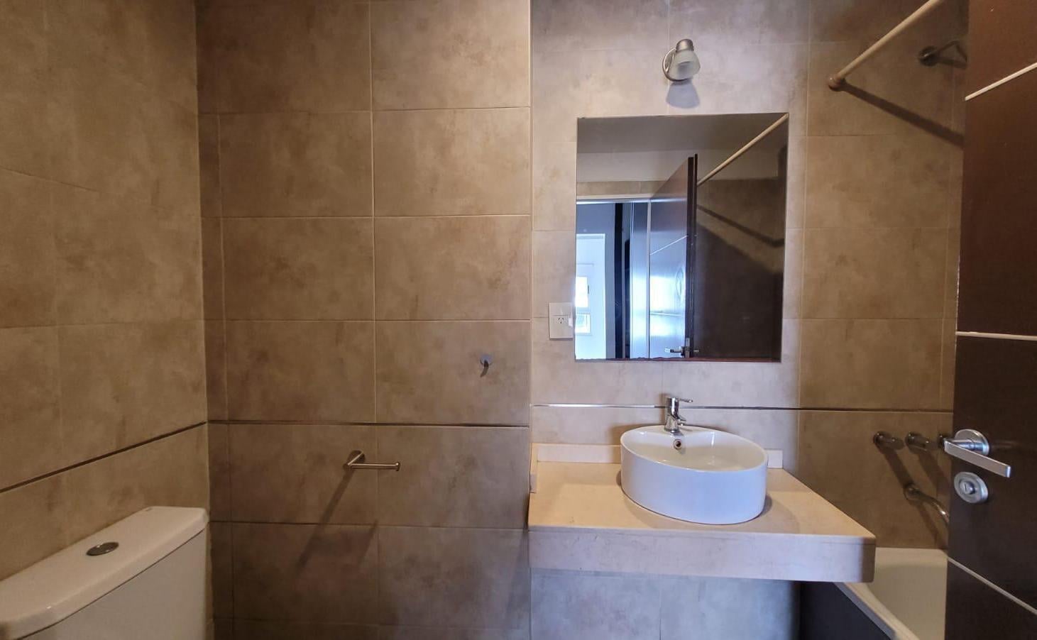 Foto de HERMOSO 2 AMB C/ BALCON - BAÑO Y TOIL - 55 m2, imagen 4