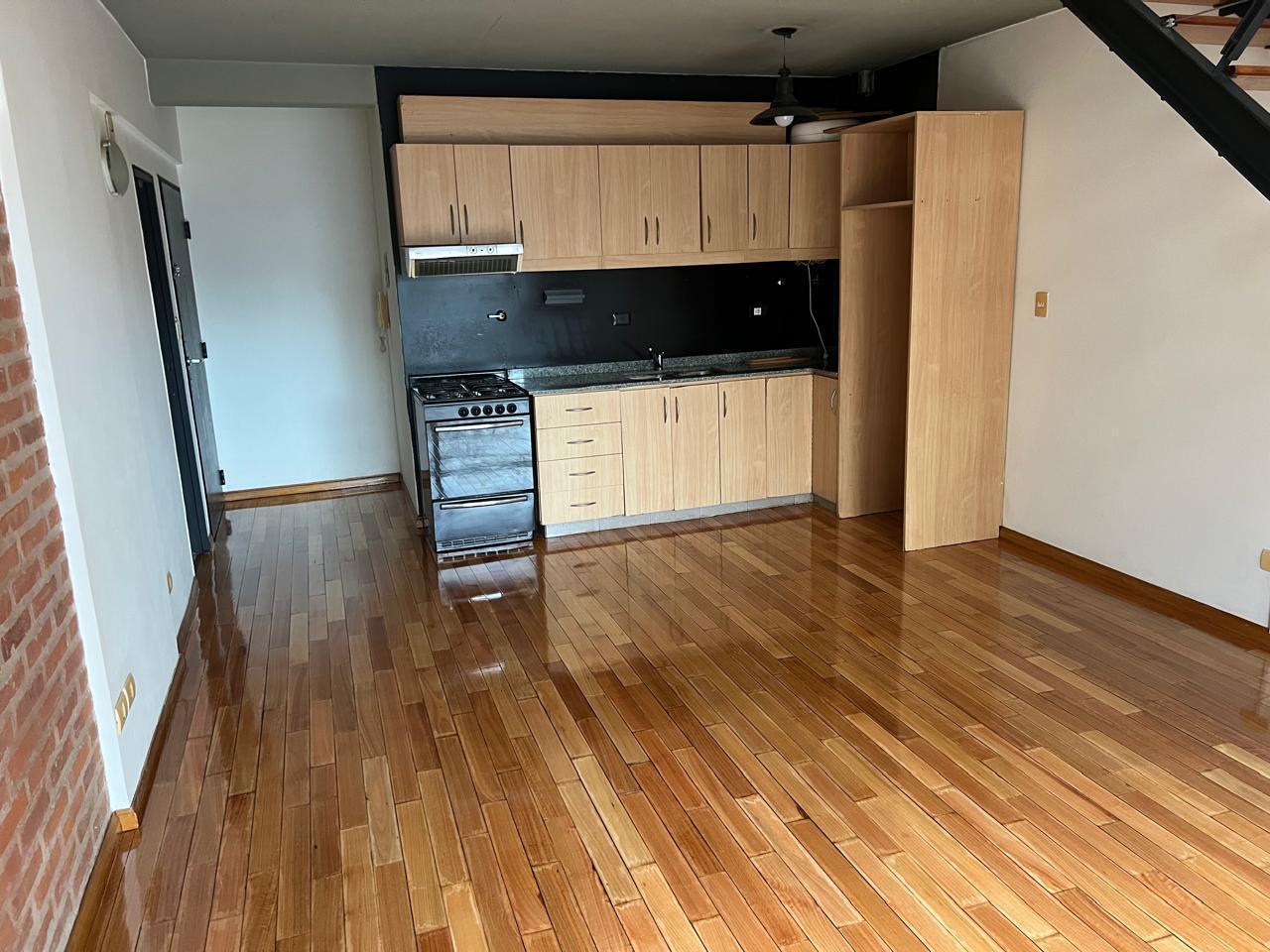Foto de DEPTO DÚPLEX 2 AMB C/BCÓN EN 2 PLANTAS 55M2 BAÑO Y TOILETTE, imagen 5
