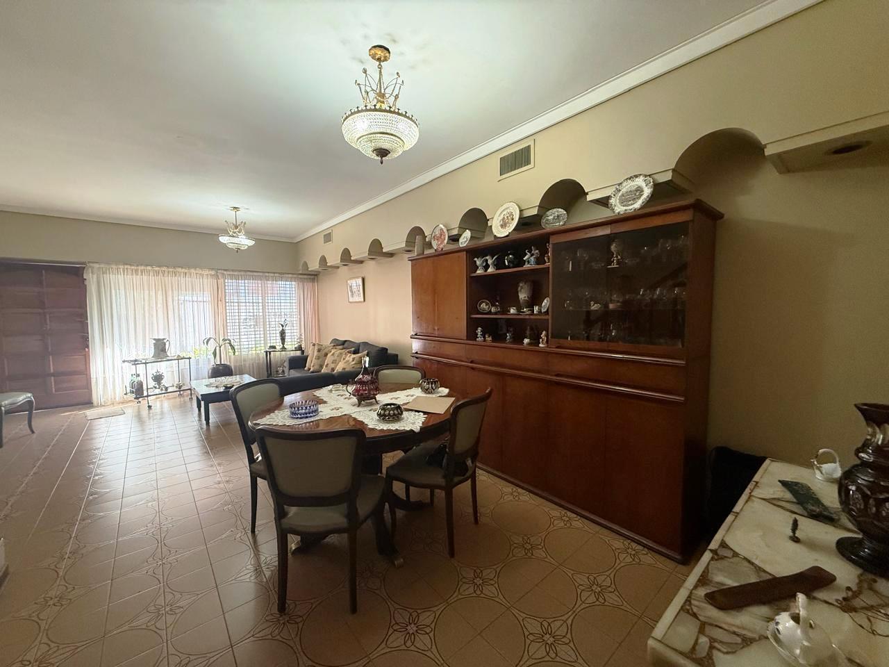 Foto de Triplex 5 ambientes - Cochera p/ 3 autos - 250 m2, imagen 2