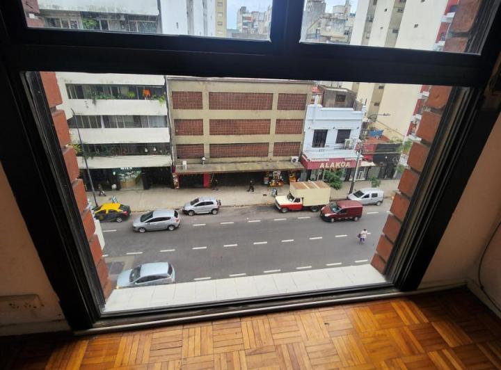 3 Ambientes Al Frente con Balcón y Cochera Fija