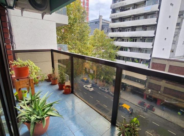 3 Ambientes Al Frente con Balcón y Cochera Fija