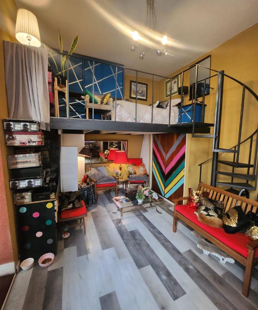 Departamento Tipo Casa, 2 Ambientes con Entrepiso. Muy Luminoso. Excelente Estado.