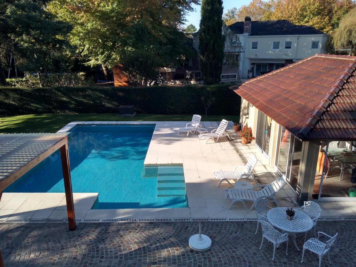 MAPUCHE- Muy buen chalet en 2 plantas de 5 amb con piscina