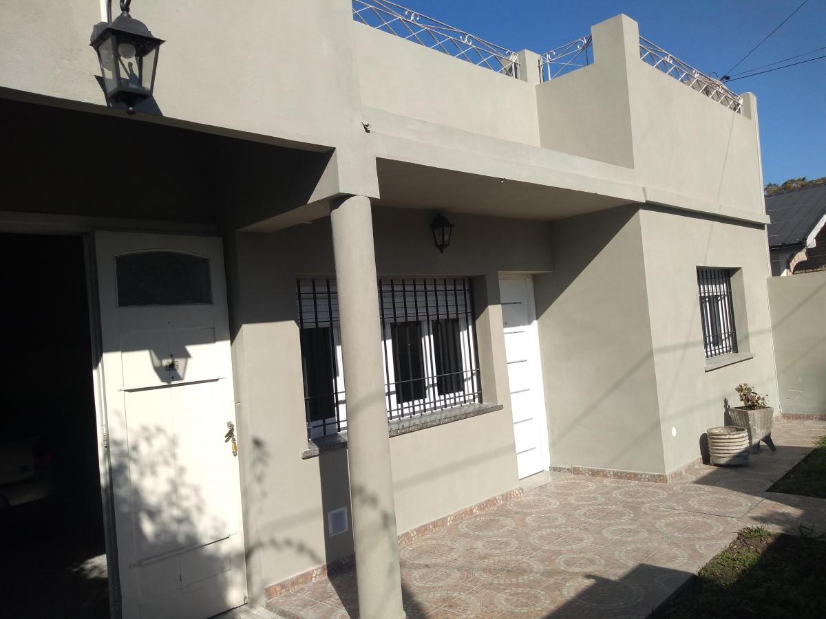 Olivos- Muy buena casa en 1 planta con 2 dorm y quincho