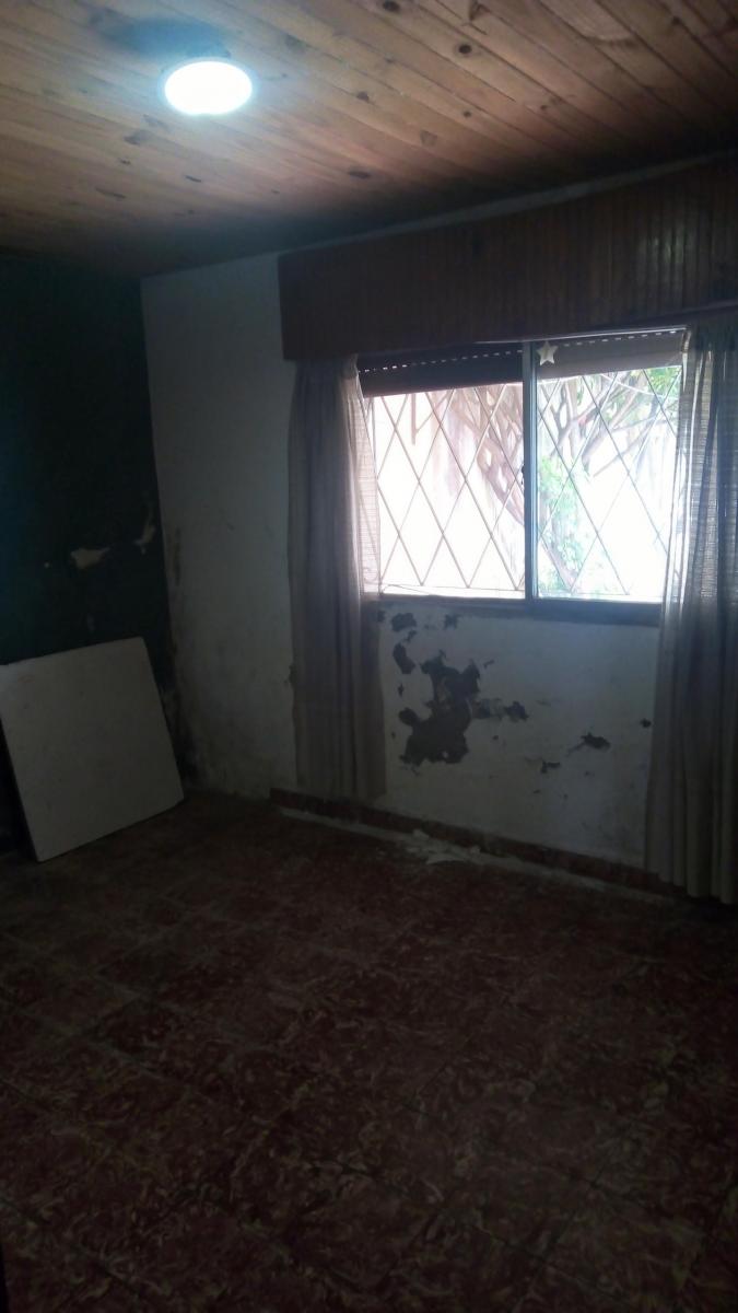 VIRREYES- Casa de 3 ambientes a refaccionar en muy buen lote de 10x30