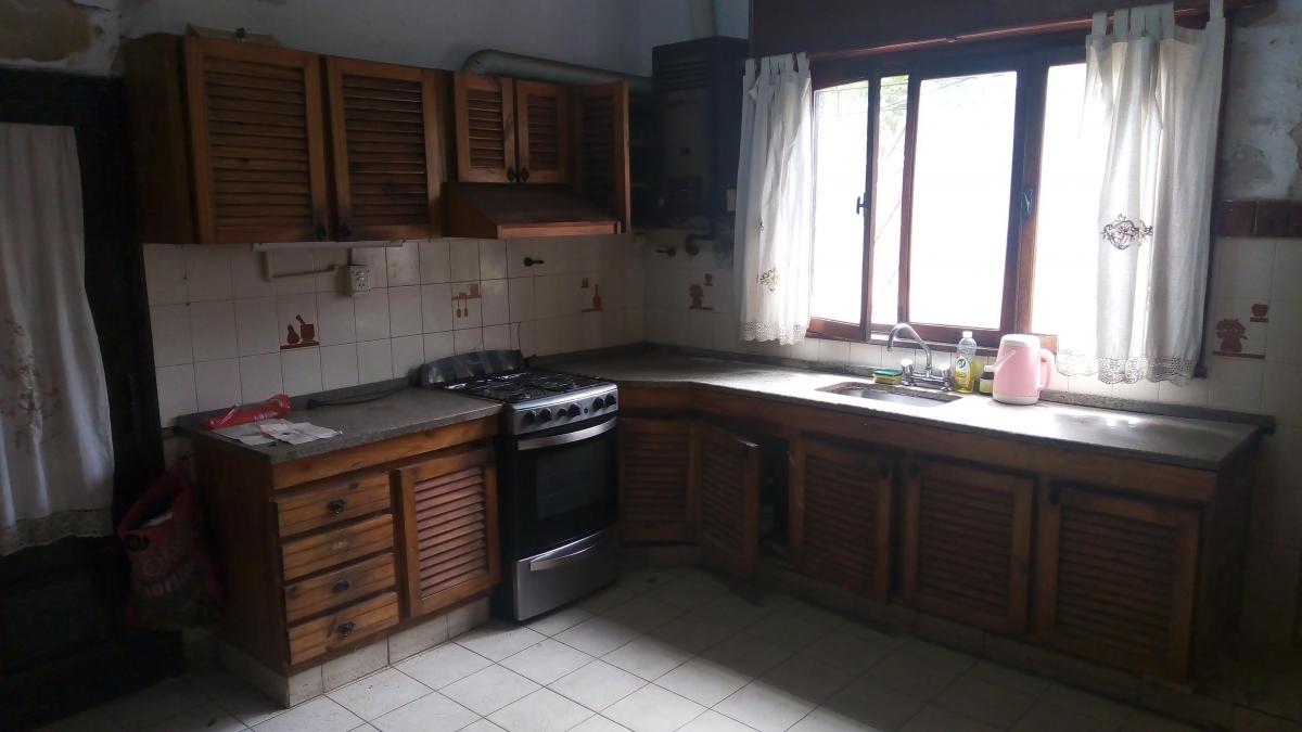 Foto de VIRREYES- Casa de 3 ambientes a refaccionar en muy buen lote de 10x30, imagen 2