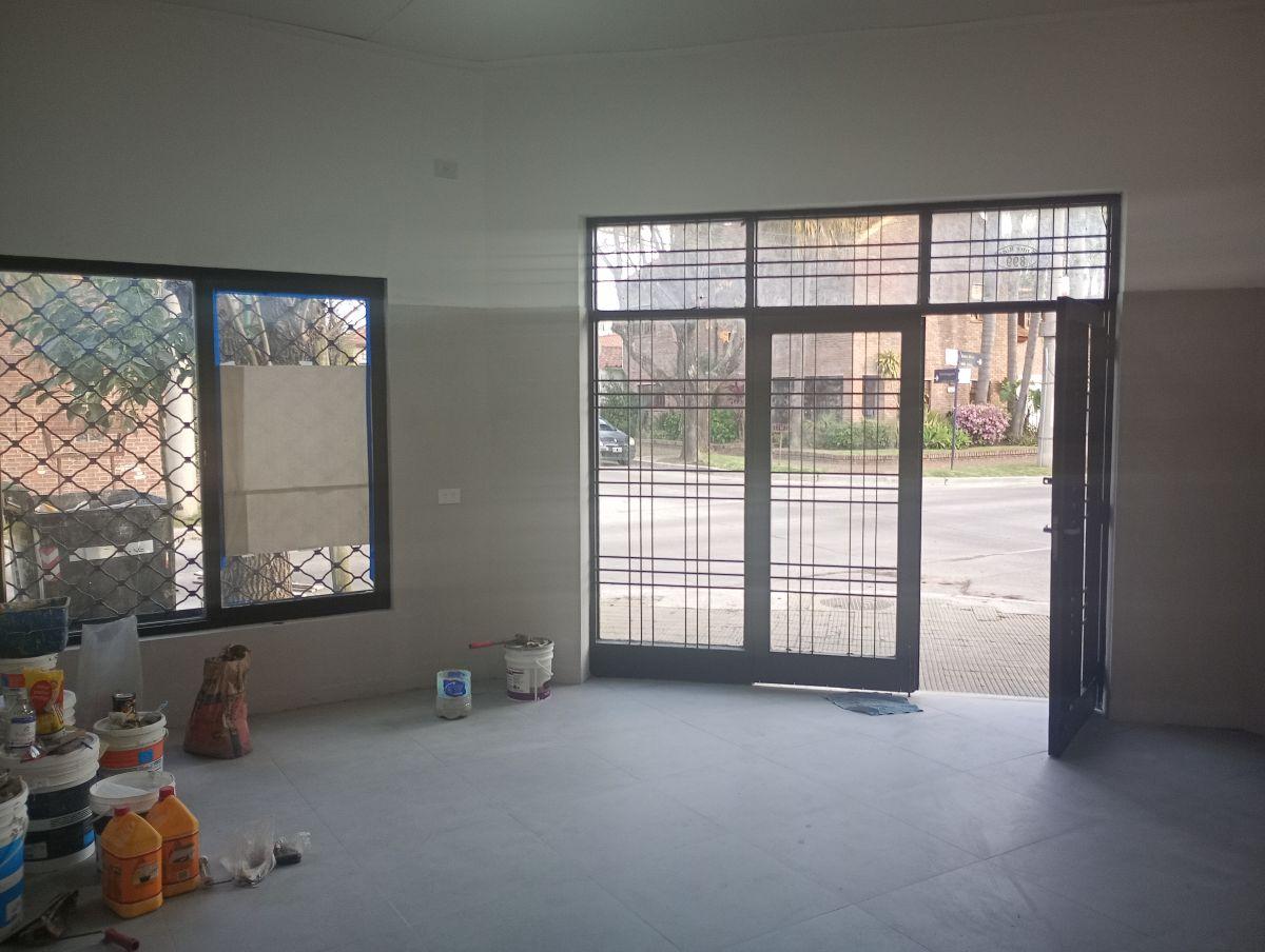 Foto de Martinez- Local comercial refaccionado totalmente con baño y sotano, imagen 3