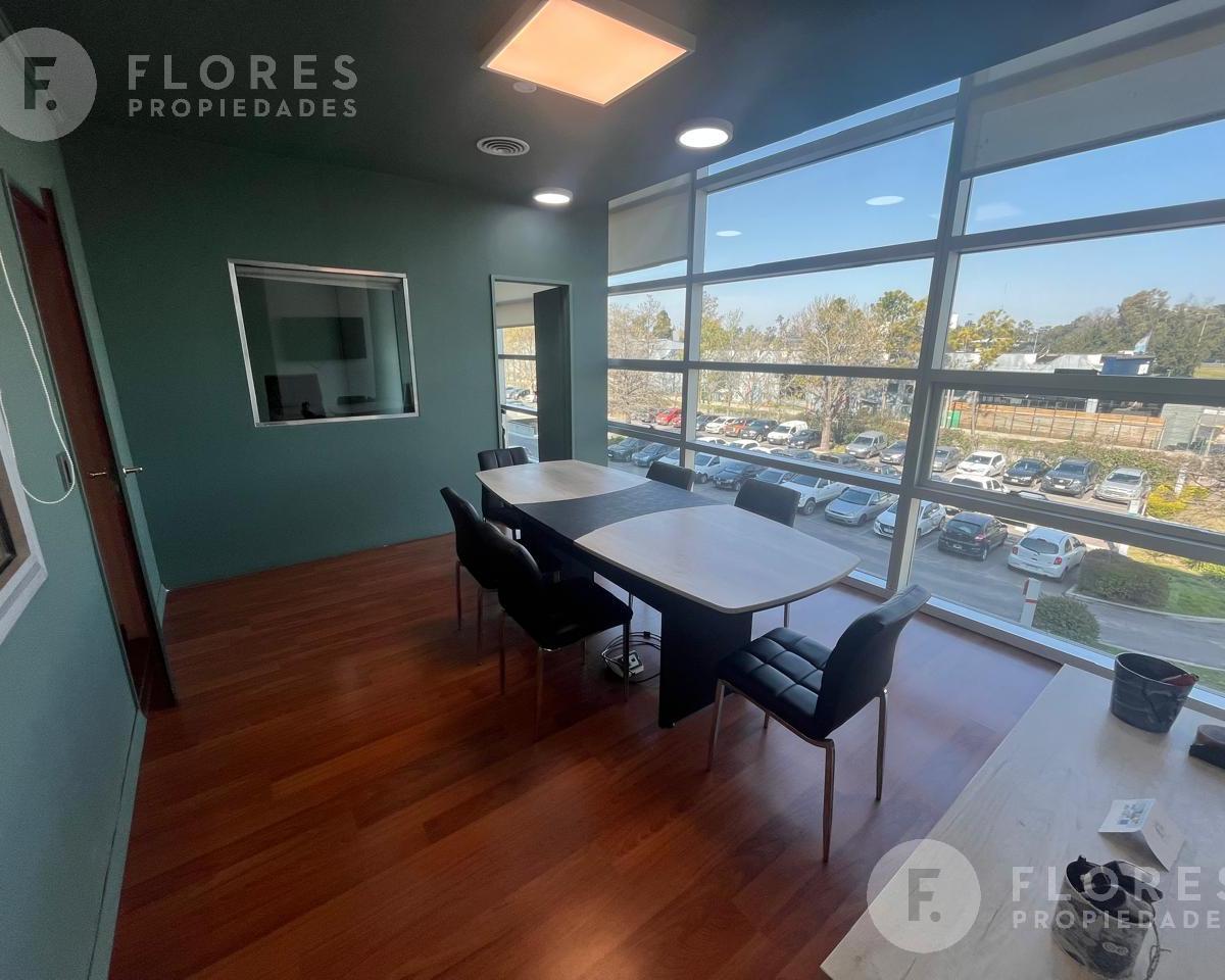 Oficina en Venta con renta, 4 despachos, cochera, vista panamericana, Edificio Bureau, Pilar