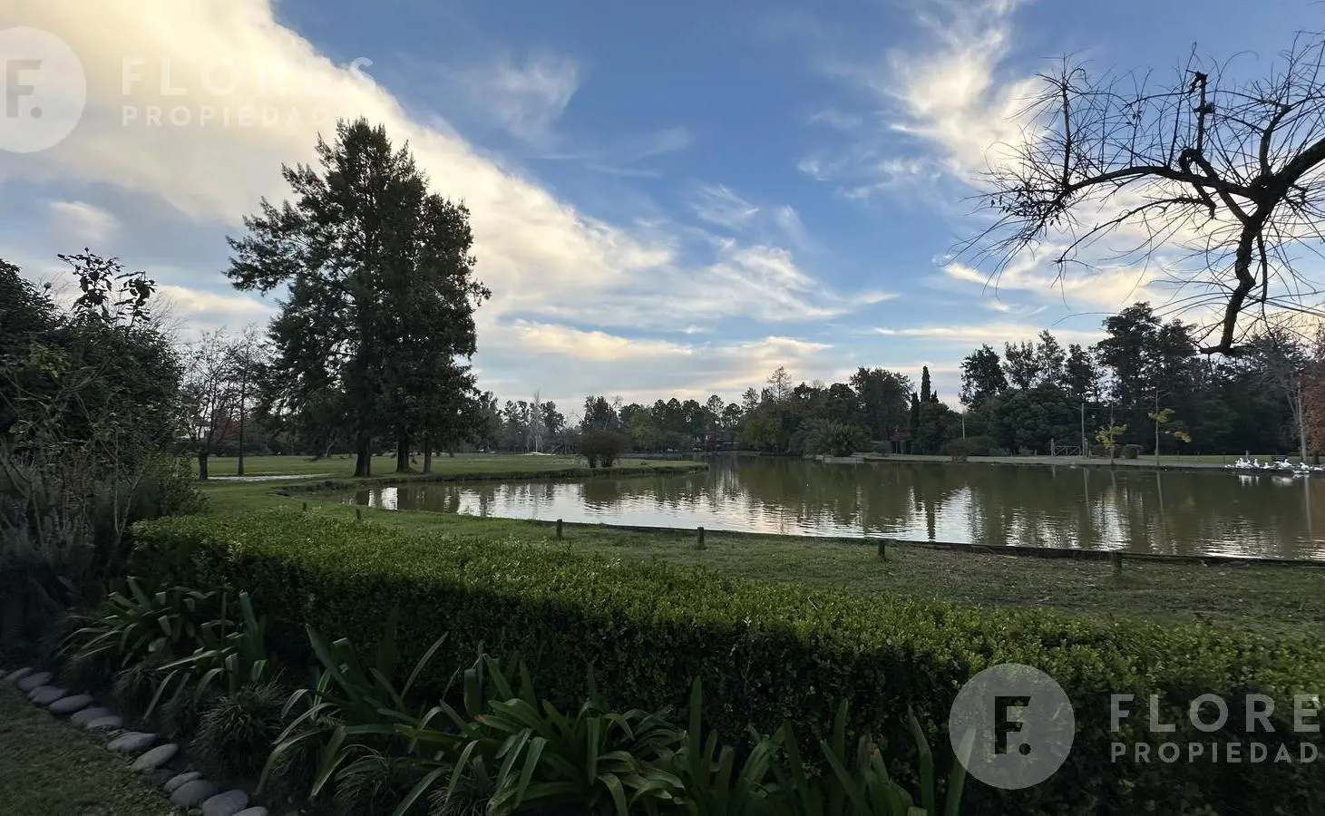 Casa en alquiler anual, amoblada,  6 ambientes, 3 dormitorios, 3 baños, Farm Club de Pilar CC, Pilar 5