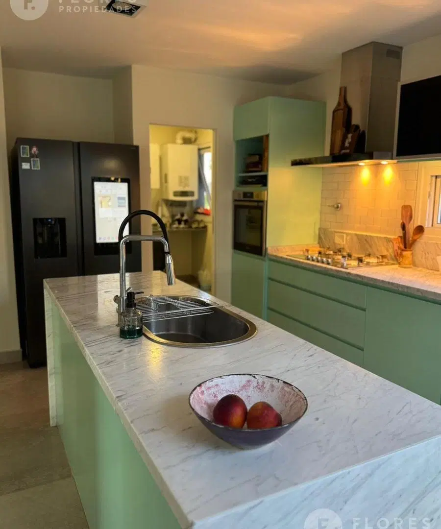 Casa en Alquiler Anual AMOBLADA, 6 ambientes, 4 dormitorios, 4 baños en  Ayres Plaza, Pilar 2