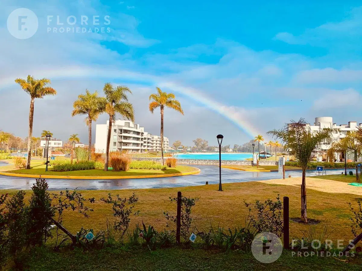 Flores Prop. Alquila ANUALMENTE Departamento en Lagoon 5