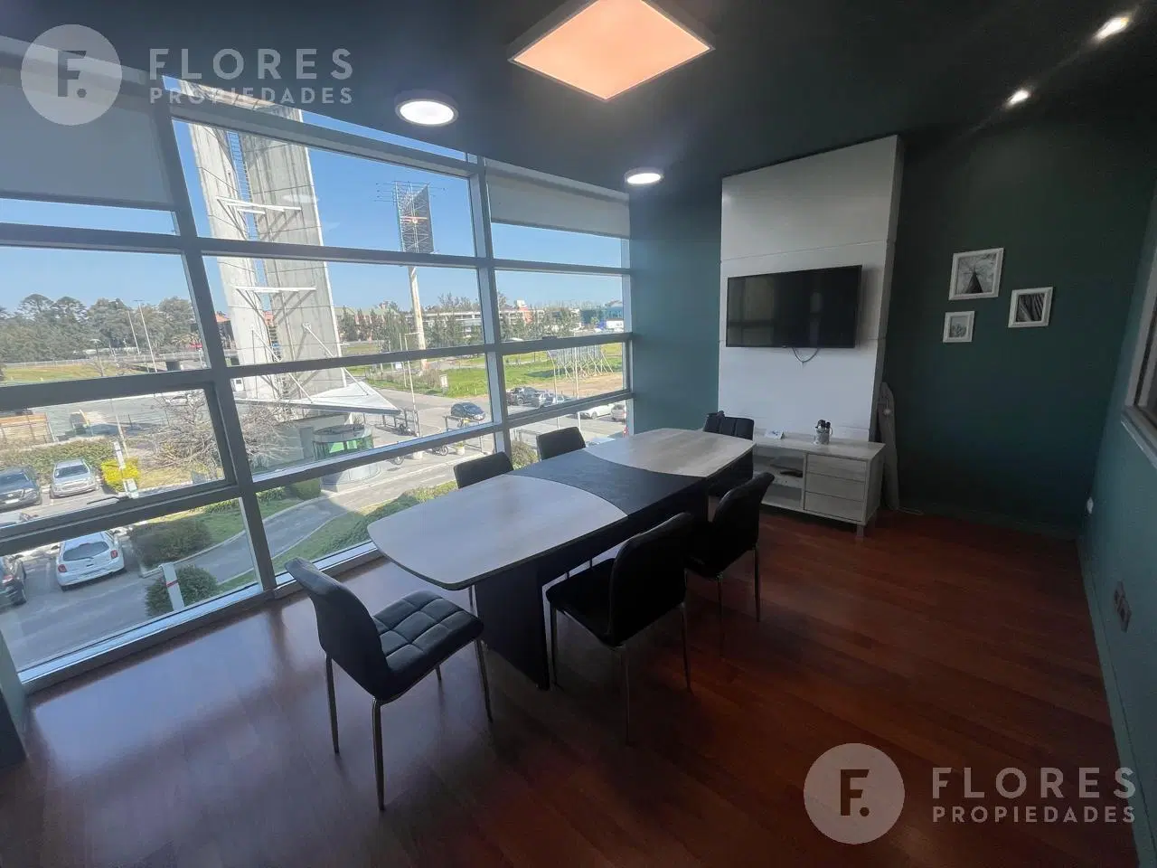 Flores Prop., Edificio Bureau, Oficina en Alquiler - Pilar 5