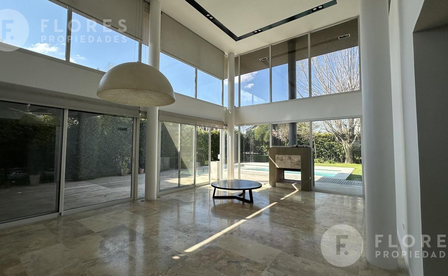 Foto de Casa en Venta de 7 ambientes, 4 dormitorios, en La Lomada de PIlar, imagen 1