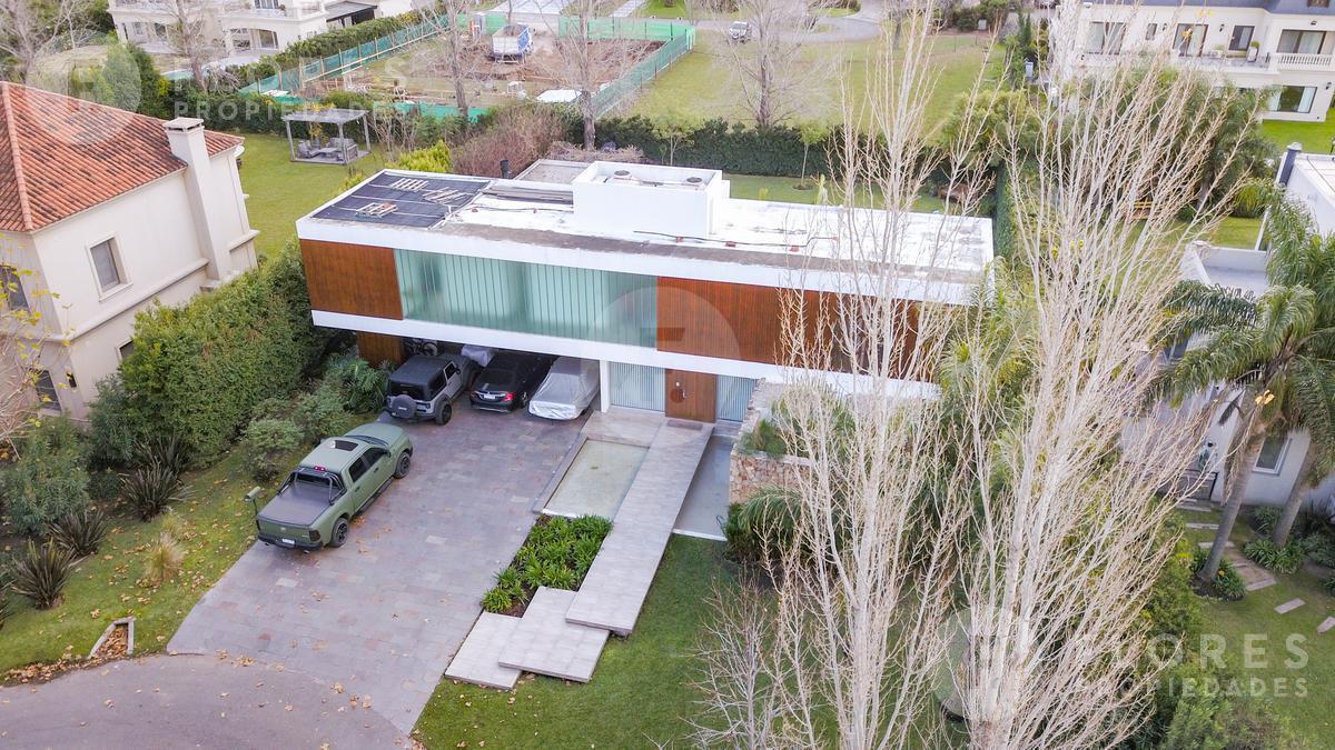 Foto de Casa en VENTA. 6 ambientes, 4 dormitorios en suite en La Lomada de, imagen 2