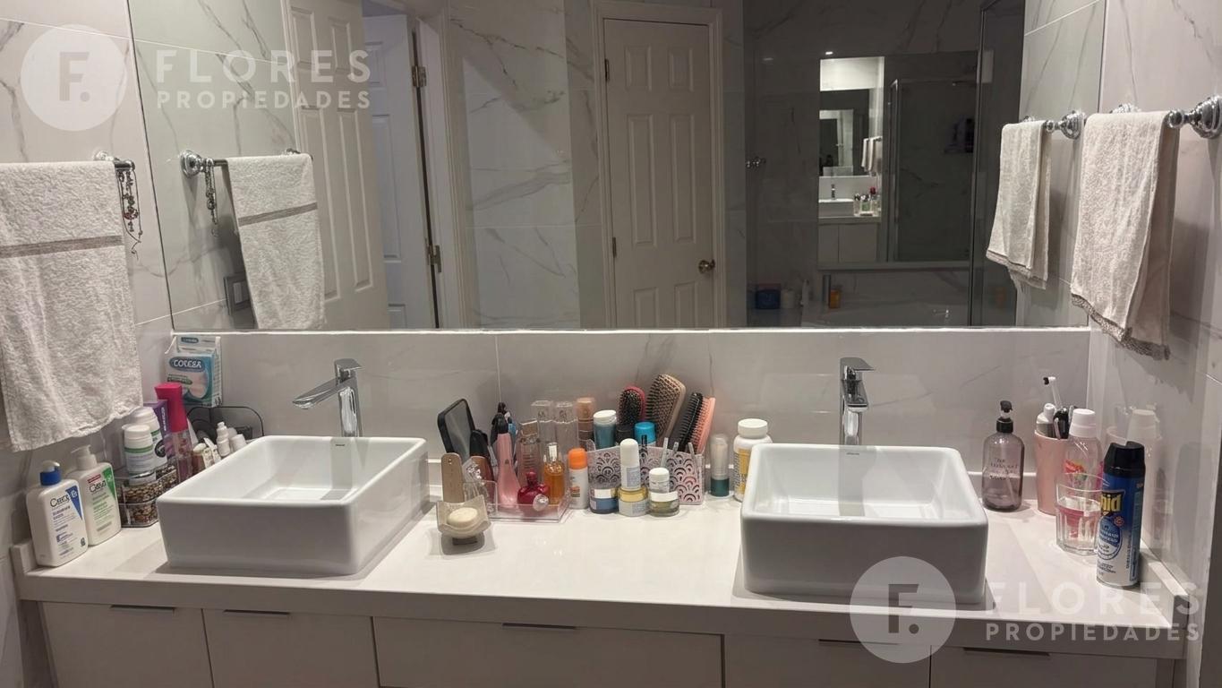 Foto de Casa en venta de 6 ambientes, 4 dormitorios, 3 banos, La Lomada de, imagen 3