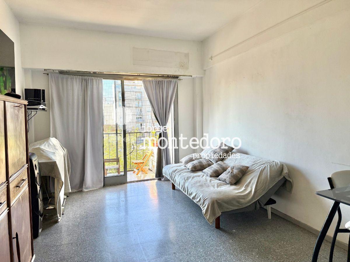 Departamento 3 ambientes en venta. Haedo centro sur.