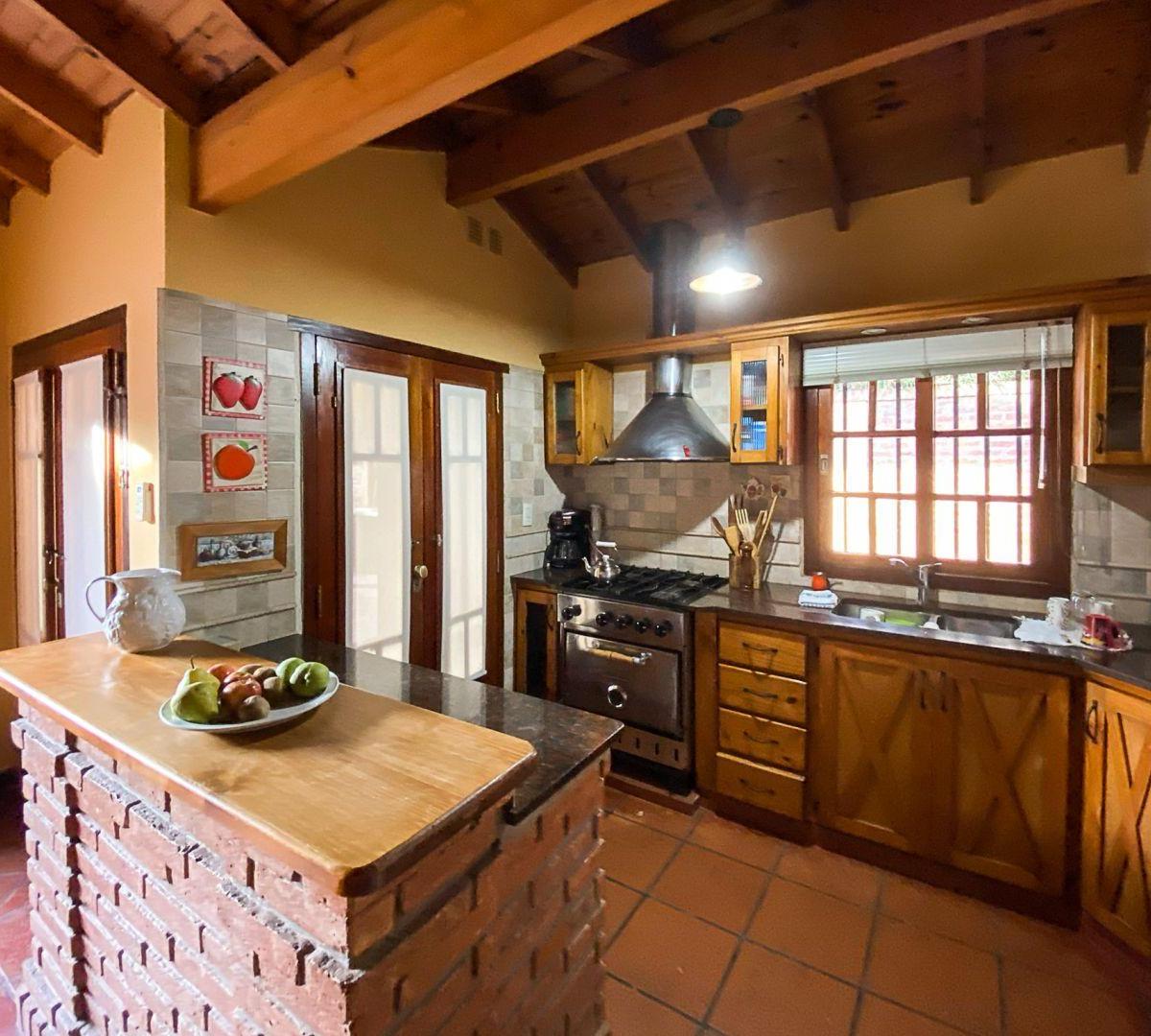 Venta de Casa 5 AMBIENTES en Monte Grande